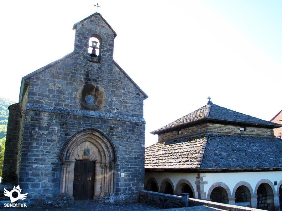 Ermita de Santiago y Silo de Carlomagno en Roncesvalles