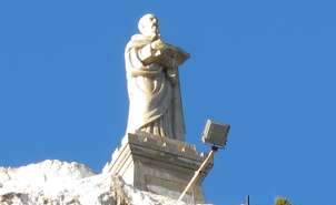 04-Estatua de San Felices en lo alto de Los Riscos