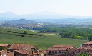 Berceo, the valley and the silhouette of the León Dormito that can be sensed on the horizon