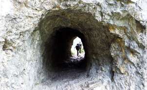 01-Túnel tallado en la roca