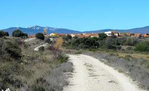 04-El Camino de Santiago se dirige hacia la montaña