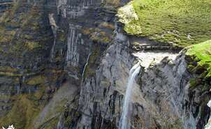 05-El salto con agua