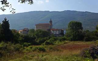 See accommodation in Lagrán