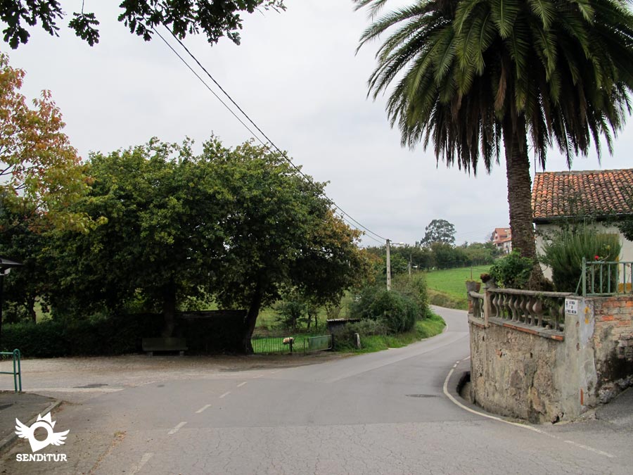 The Primitive Way as it passes through San Lázaro de Paniceres