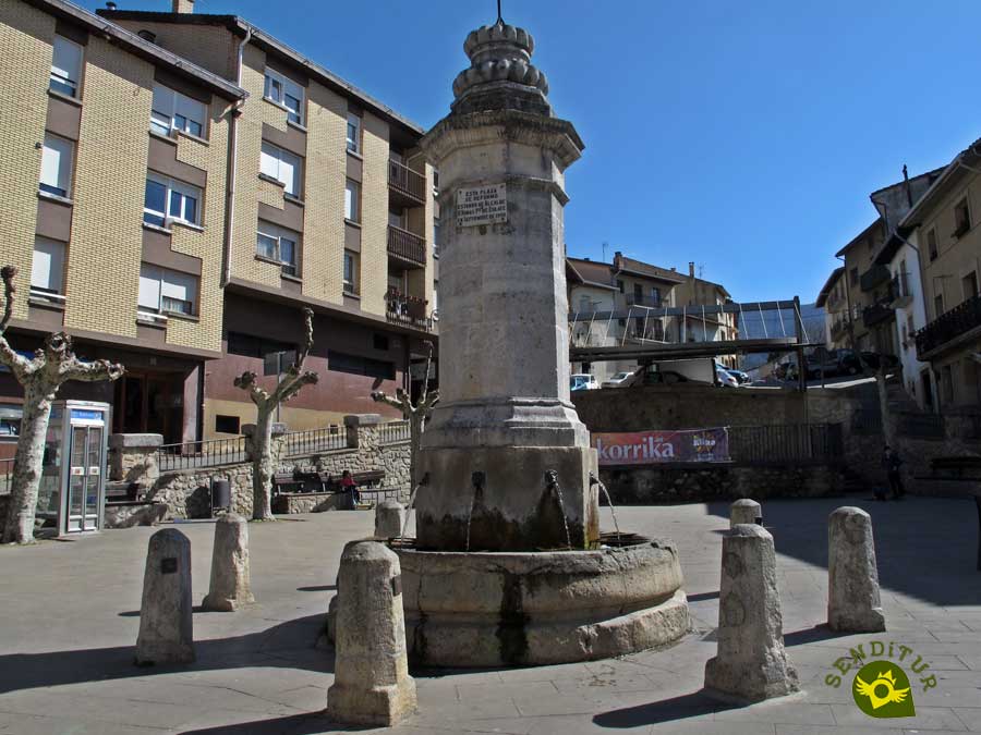 Square of Picaza in Santa Cruz de Campezo