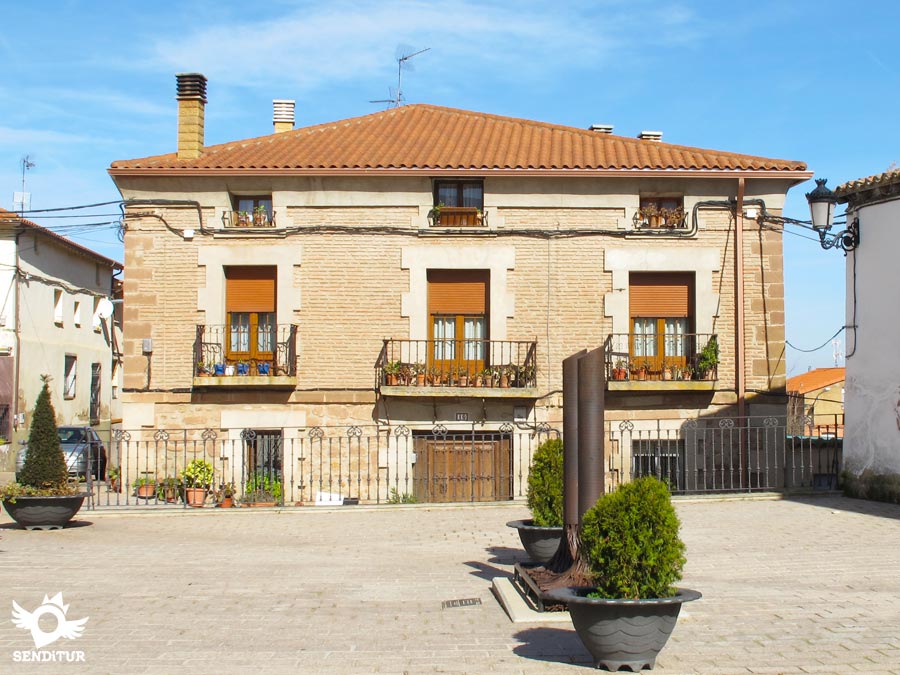 Plaza del ayuntamiento de Sotés