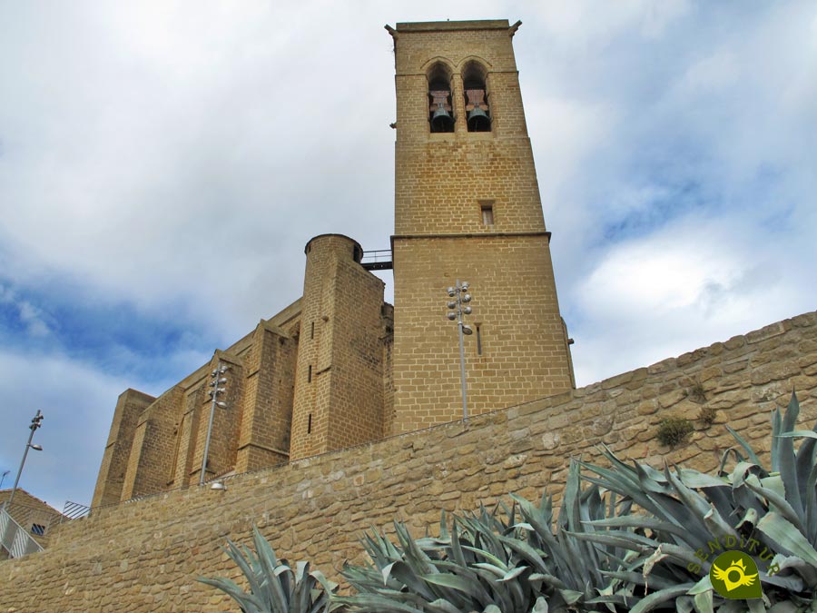 Iglesia fortaleza de San Saturnino en Artajona