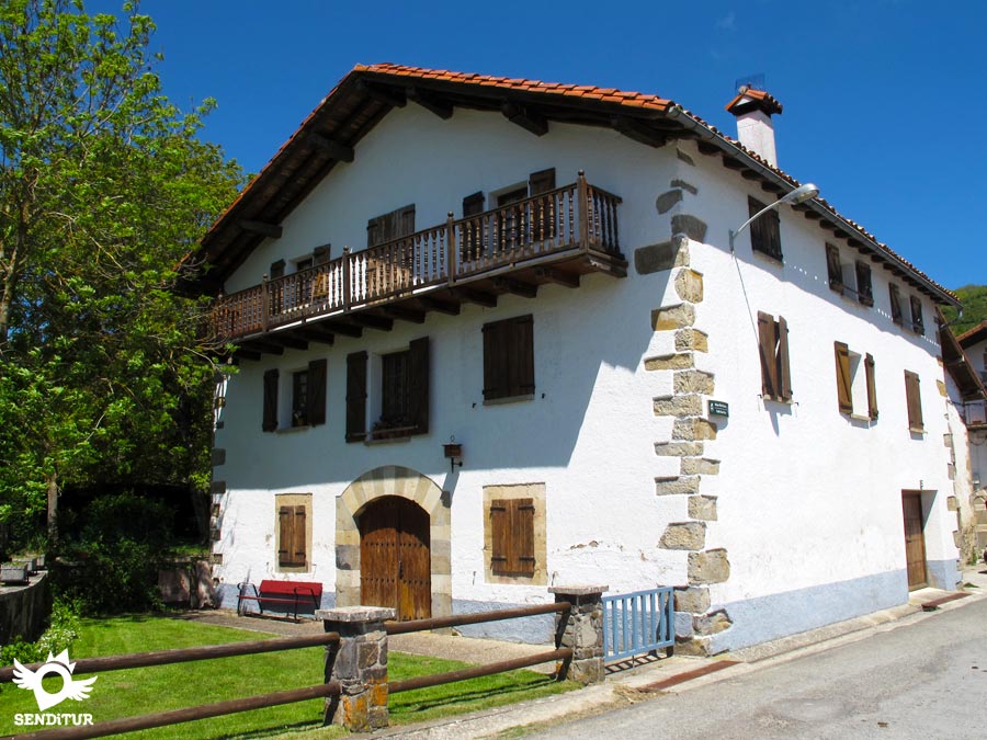 Typical mountain house in Bizkarreta-Gerendiain