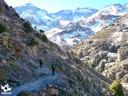 Camino del refugio del Toubkal
