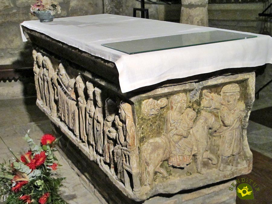 Sarcófago de la cripta de San Ramón en la Catedral de Roda de Isábena
