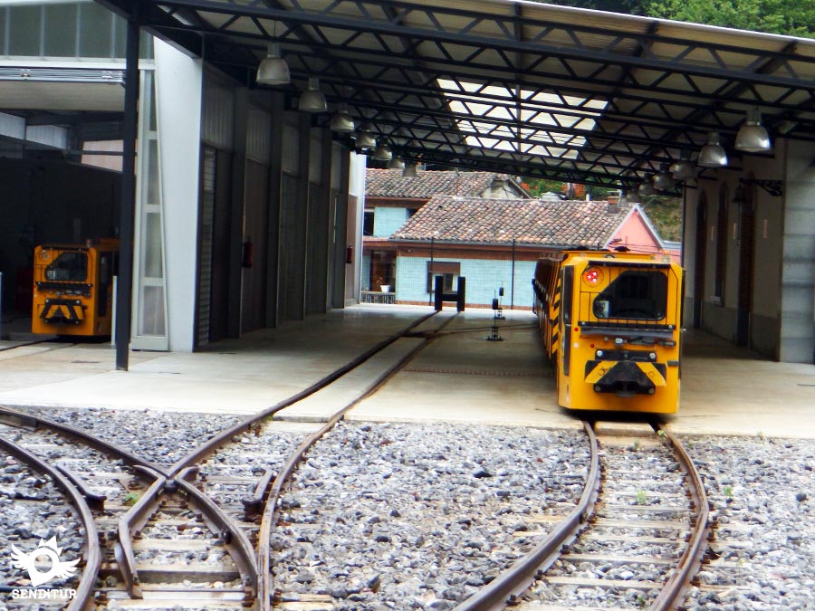 Mining station and train of the Mining Ecomuseum Valle of Samuño