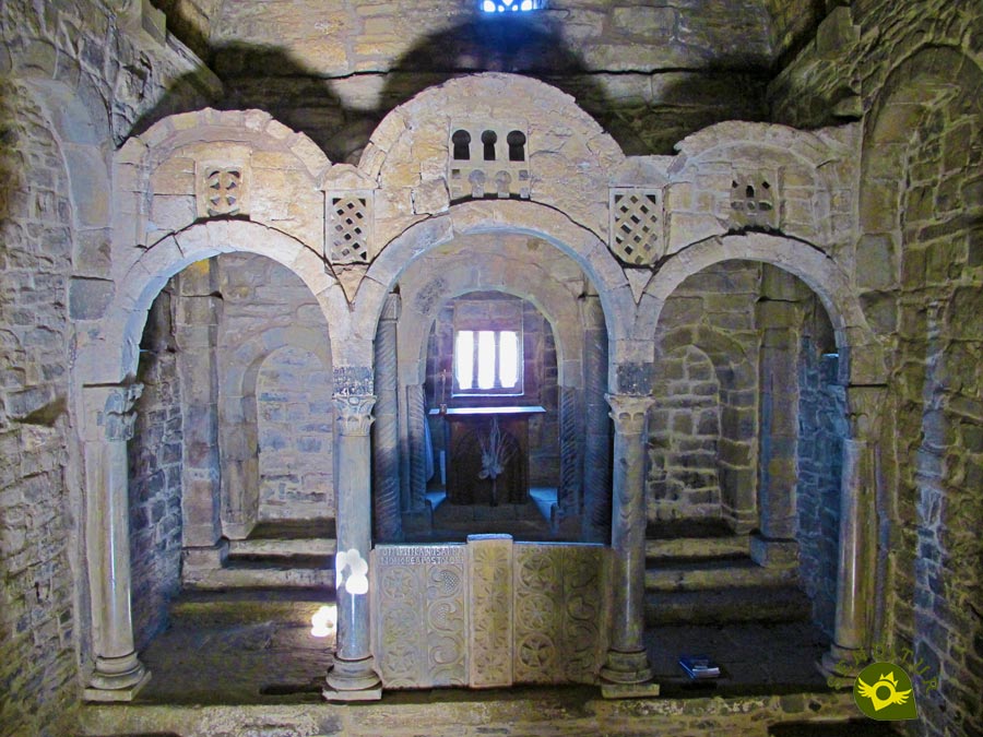 Iconostasio en el interior de la Iglesia de Santa Cristina de Lena