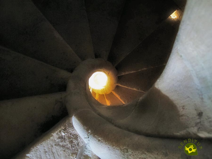 Escalera de caracol en el Monasterio Santa María de Rioseco