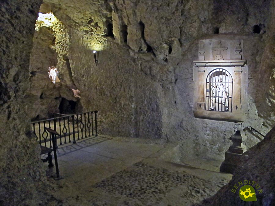 Capilla de San Miguel en la ermita de San Saturio