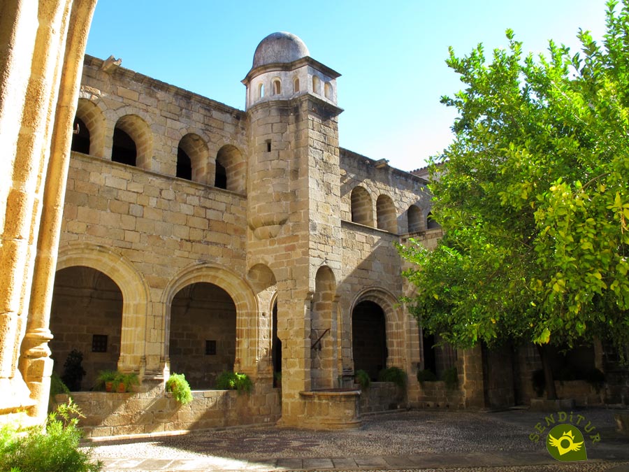 Well-cistern of the cloister of the Conventual of San Benito