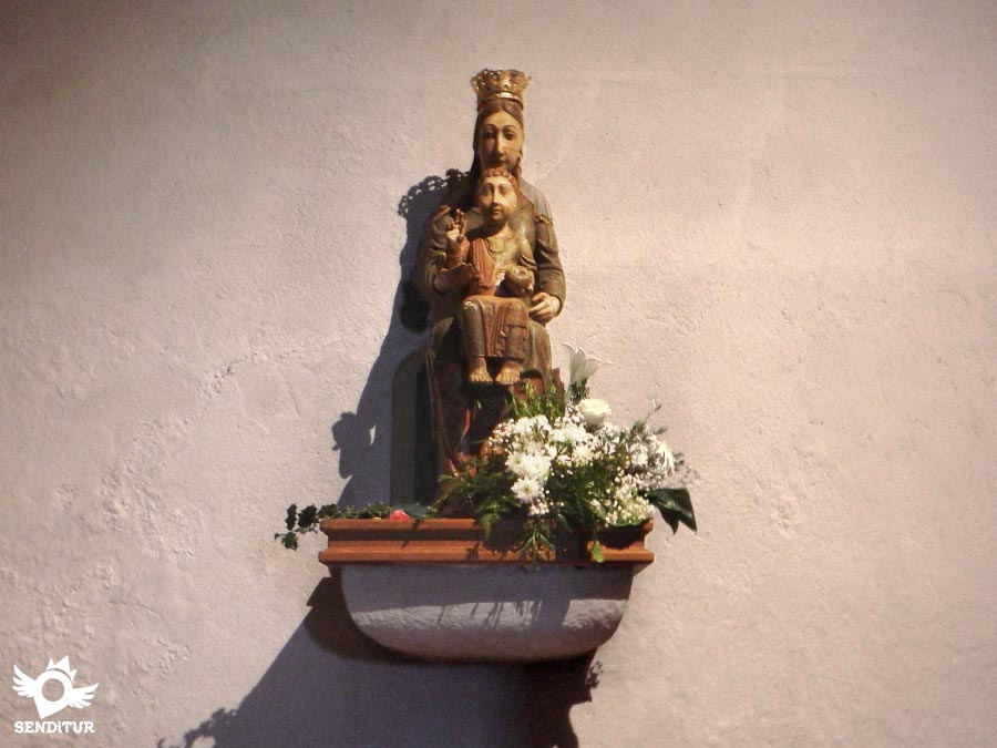 Imagen de la Virgen en el Santuario de Santa María la Real Do Cebreiro