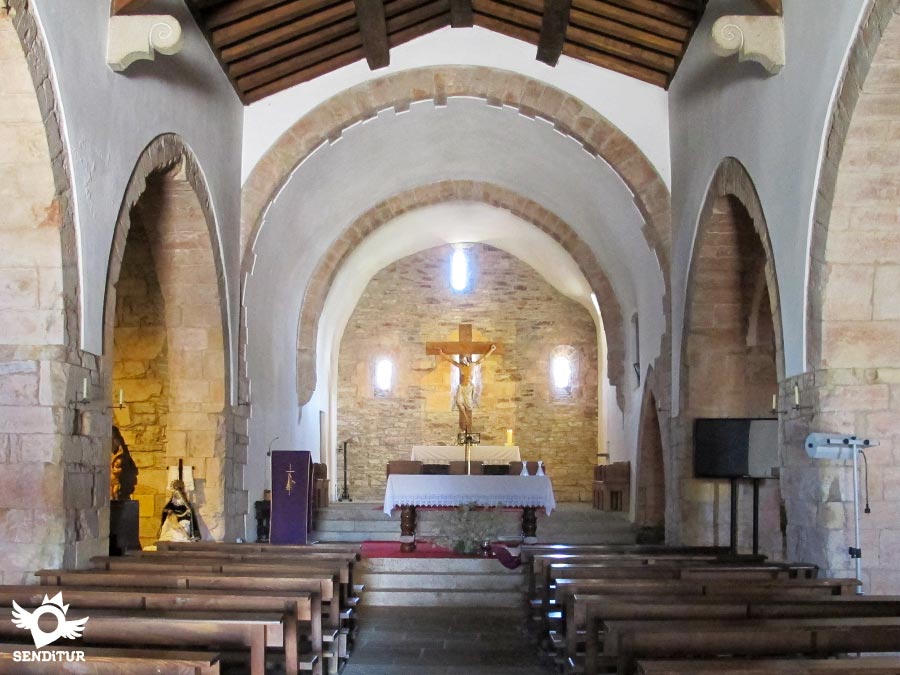 Cuerpo central de la iglesia del Santuario de Santa María la Real Do Cebreiro