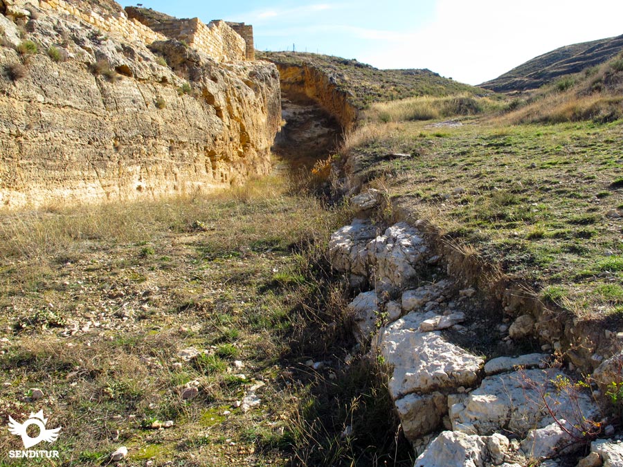 Defensive wall and pit of Contrebia Leucade