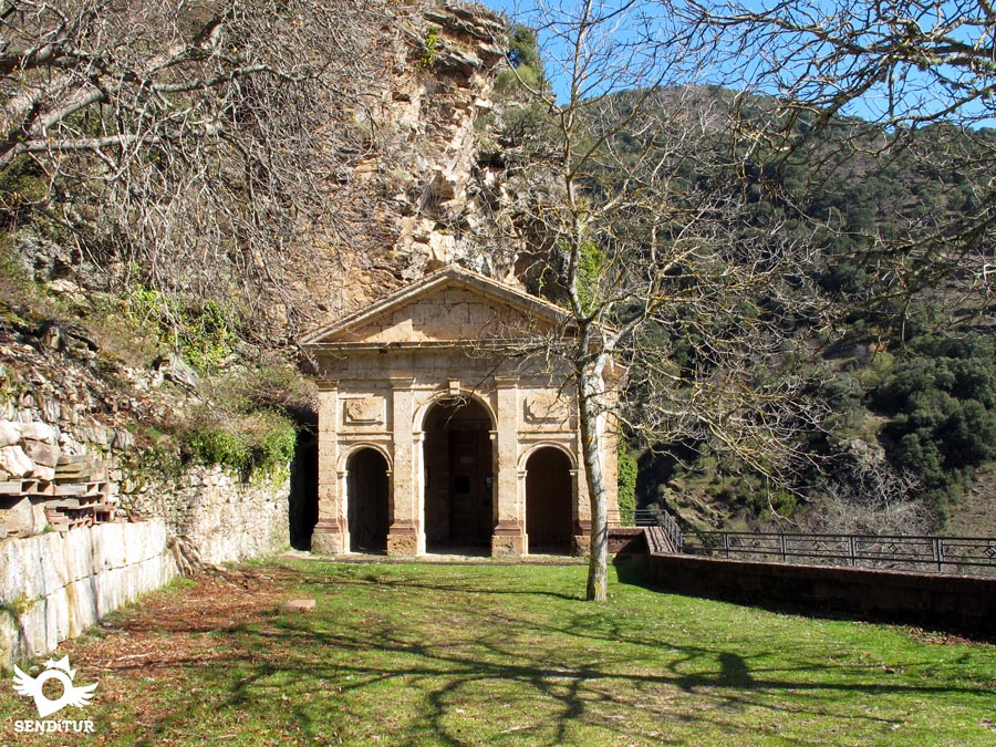 Ermita del Cristo junto al Monasterio de Valvanera