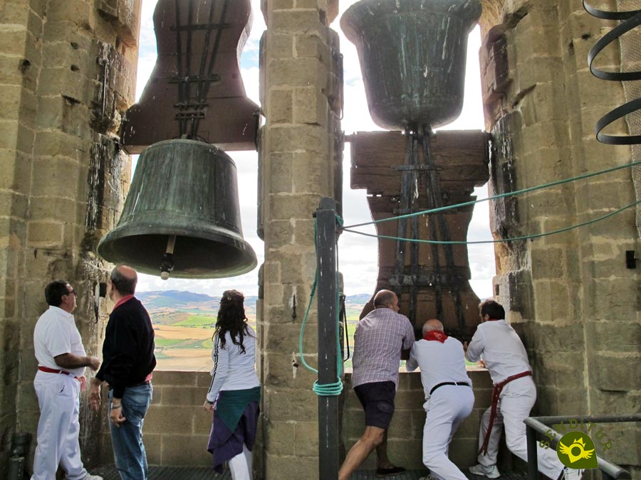 Bandeadores turned the bells on the Cerco of Artajona