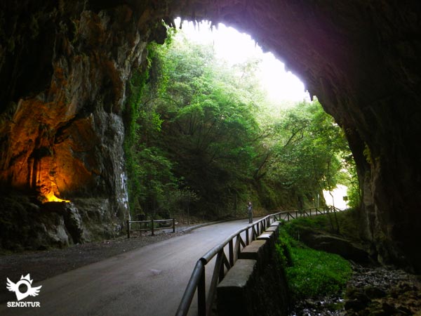 Go to the Cuevona of Cuevas del Agua
