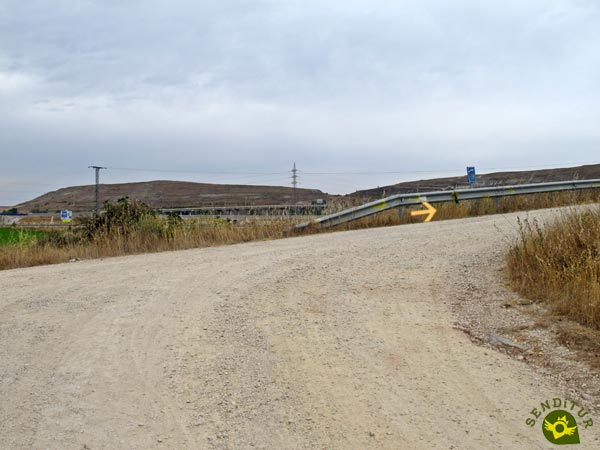 En este lugar el Camino pasa al otro lado de la autovía
