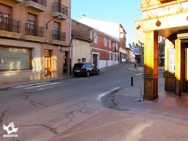 El Camino de Santiago sigue por la calle de la izquierda