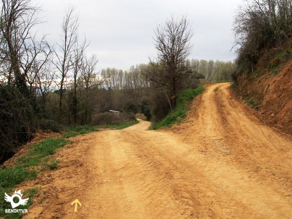 El recorrido sigue por la pista de la izquierda