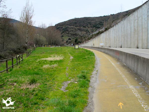 El recorrido sigue el trazado del andadero