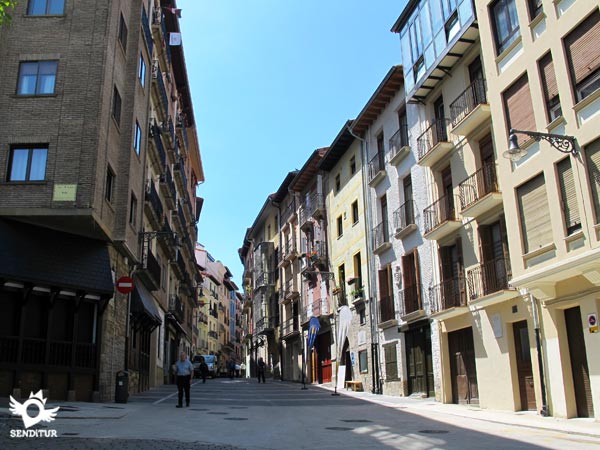 We enter the old part of Pamplona-Iruña