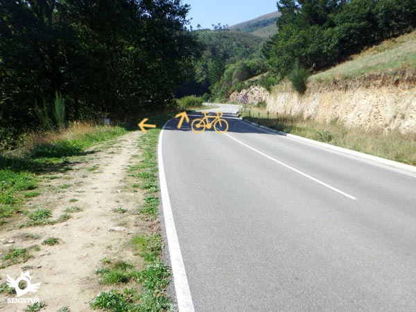 We went out to the road and almost at the moment we left it. The cyclists all this section better by carrertera