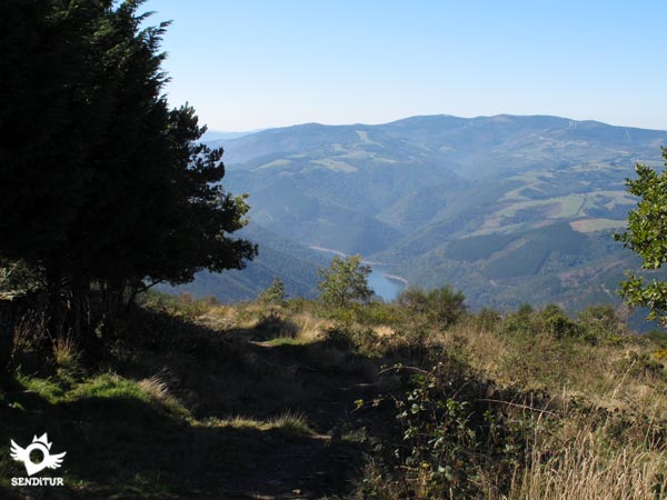 Ya vemos el embalse al que tenemos que bajar