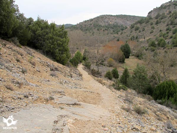 The descent is somewhat cobbled and with slabs
