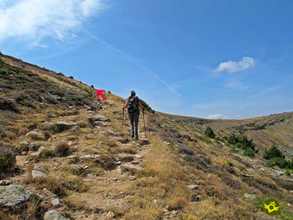 Remontamos la ladera derecha de la montaña