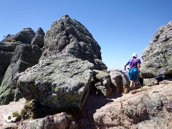 Cruzamos hacia la otra cara de la montaña