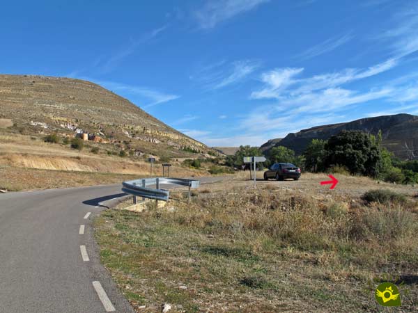 We start the route through the Canyon of Caracena