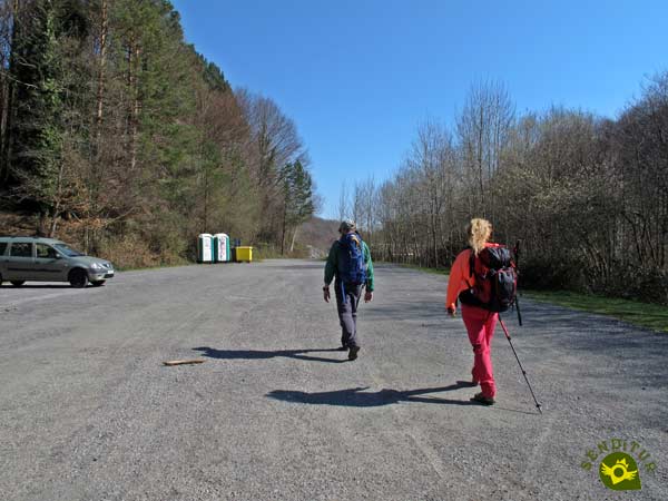 We arrived at the first of the parking lots in the quarries of Murua