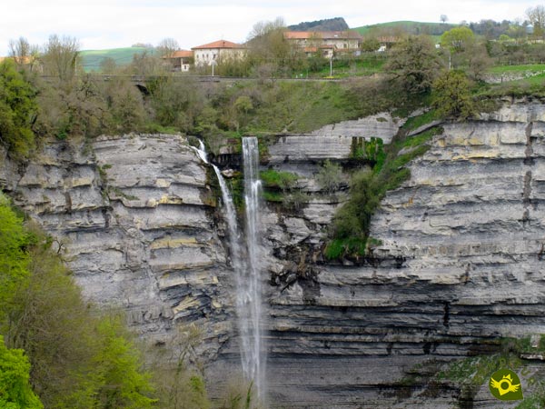 Waterfall of Gujuli or Goiuri