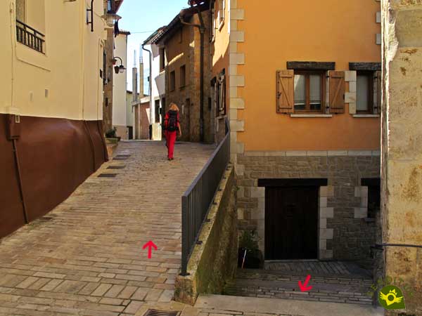 El trazado serpentea por la calles de Santa Cruz de Campezo