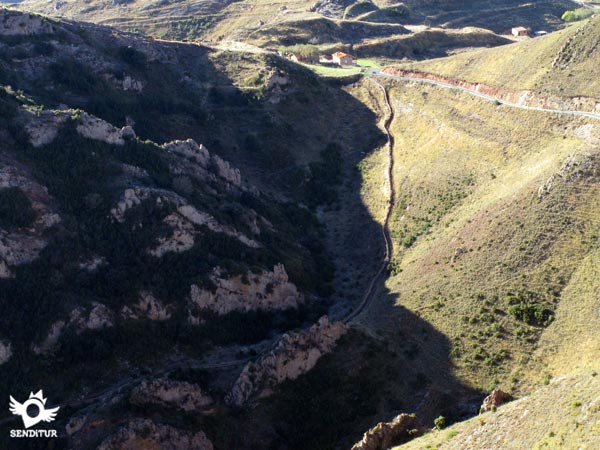 Descent path towards the monastery of San Prudencio