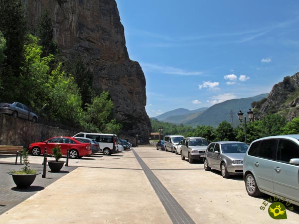 Seguimos recorriendo Anguiano para llegar al final de la Ruta del Serradero