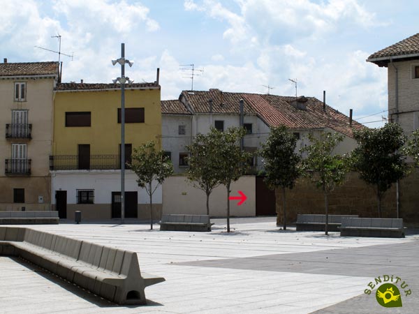 Atravesamos la plaza