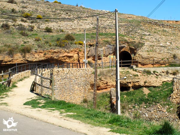 Puente de entrada al túnel de Préjano