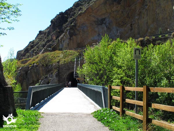 Puente sobre el Cidacos y entrada al túnel de Arnedillo