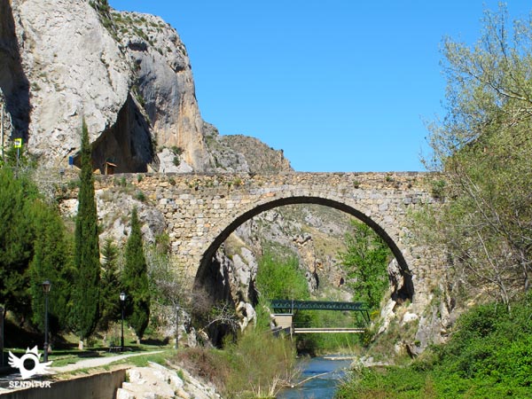 Puente sobre el Cidacos de la Vía verde en Arnedillo