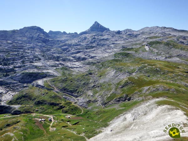 Karstic area of Larra and Pic d'Anie