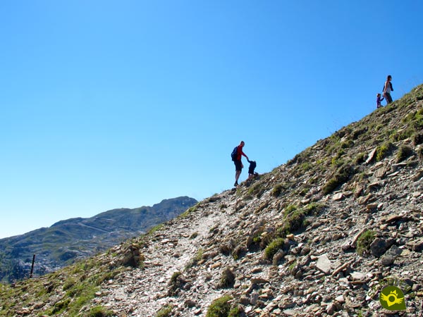 We arrive at the crossroads of trails and at the beginning of the cimera ramp.