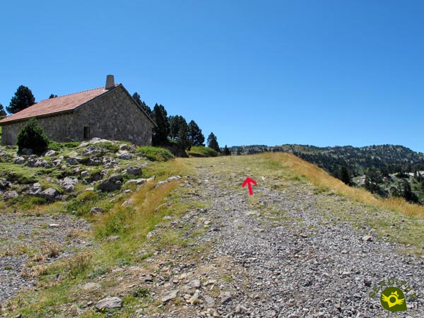 We begin the ascent to the Aralas Peak