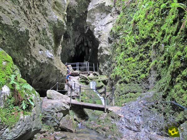 We enter the Grotte Aux Lacs